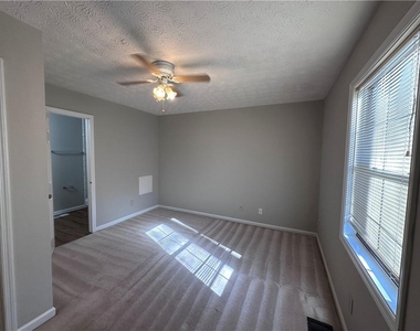 502 Oakwood Court - Photo Thumbnail 23