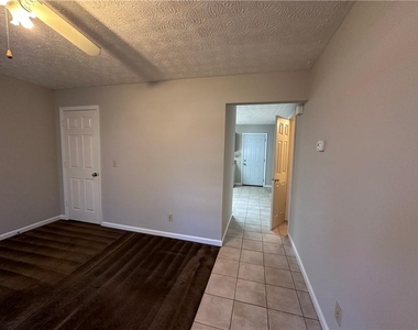 502 Oakwood Court - Photo Thumbnail 3