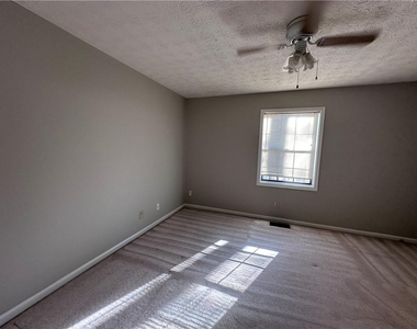 502 Oakwood Court - Photo Thumbnail 19