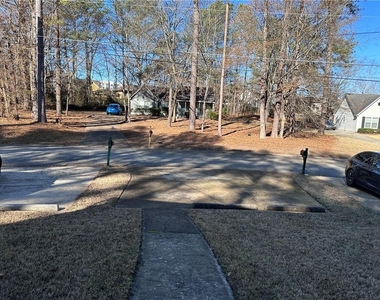 502 Oakwood Court - Photo Thumbnail 1