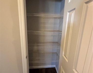 502 Oakwood Court - Photo Thumbnail 26