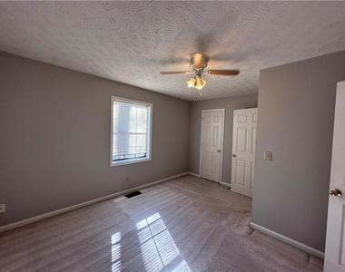 502 Oakwood Court - Photo Thumbnail 21