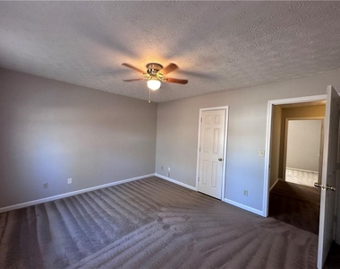 502 Oakwood Court - Photo Thumbnail 15