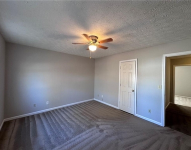 502 Oakwood Court - Photo Thumbnail 16