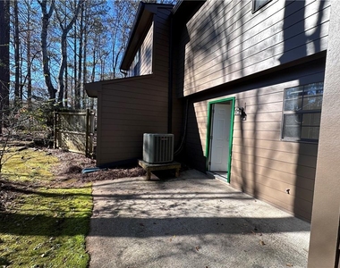 502 Oakwood Court - Photo Thumbnail 28