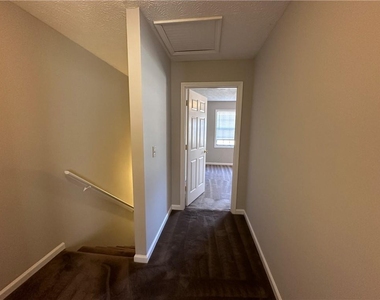 502 Oakwood Court - Photo Thumbnail 24