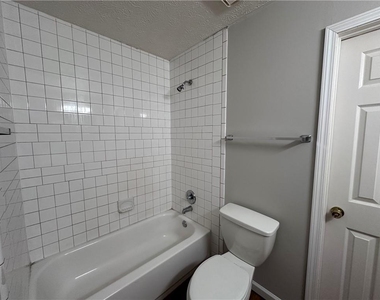 502 Oakwood Court - Photo Thumbnail 17
