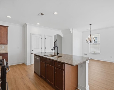 5060 Rialto Way - Photo Thumbnail 9