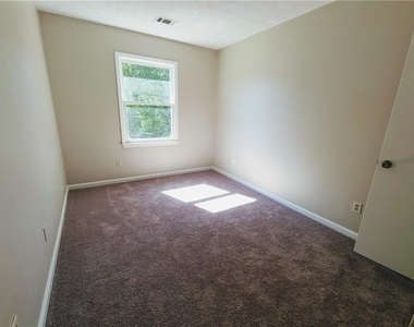 1843 Easter Cody Court - Photo Thumbnail 10
