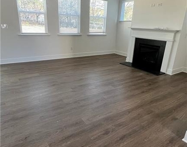 2720 Westgate Park Drive - Photo Thumbnail 4