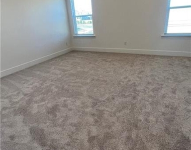 2720 Westgate Park Drive - Photo Thumbnail 13