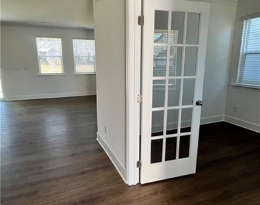 2720 Westgate Park Drive - Photo Thumbnail 2