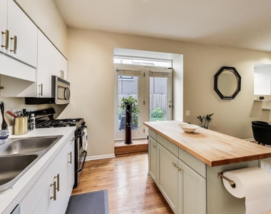 1640 W Diversey Parkway - Photo Thumbnail 3