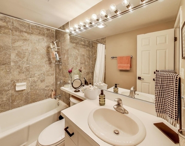1640 W Diversey Parkway - Photo Thumbnail 12