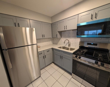 7925 W 103 Street - Photo Thumbnail 2