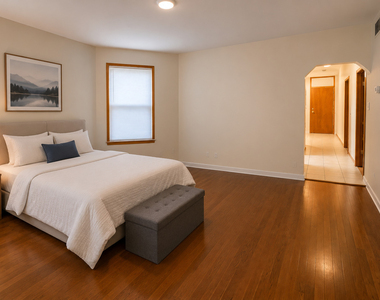 4833 W Montana Street - Photo Thumbnail 5
