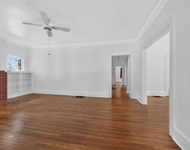 582 Clifton Road Ne - Photo Thumbnail 3