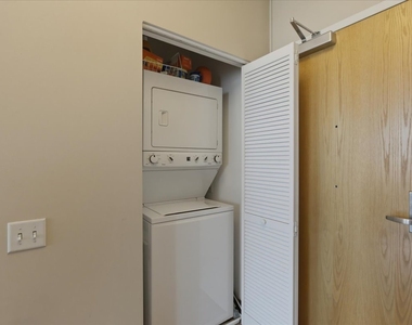 757 N Orleans Street - Photo Thumbnail 8