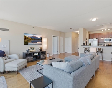 757 N Orleans Street - Photo Thumbnail 2