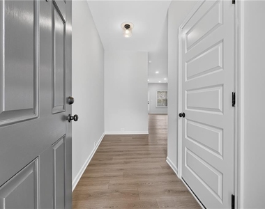 58 Jacobs Farm Lane - Photo Thumbnail 4