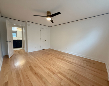 5037 N East River Road - Photo Thumbnail 13