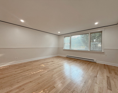 5037 N East River Road - Photo Thumbnail 3