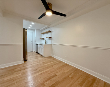 5037 N East River Road - Photo Thumbnail 7