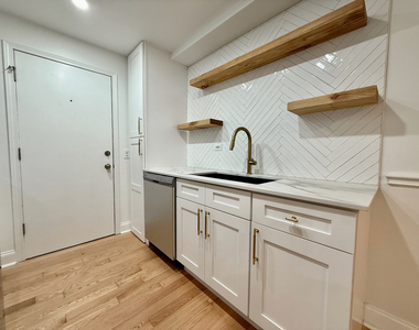5037 N East River Road - Photo Thumbnail 8