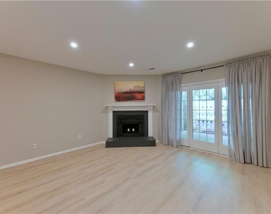 2179 Surrey Court Se - Photo Thumbnail 9
