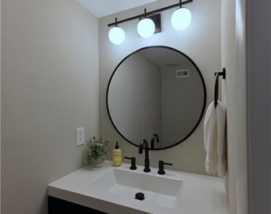 2179 Surrey Court Se - Photo Thumbnail 15