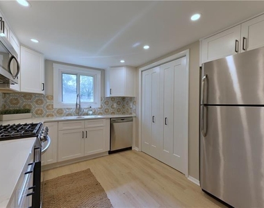 2179 Surrey Court Se - Photo Thumbnail 6