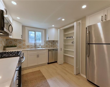 2179 Surrey Court Se - Photo Thumbnail 5