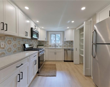 2179 Surrey Court Se - Photo Thumbnail 4