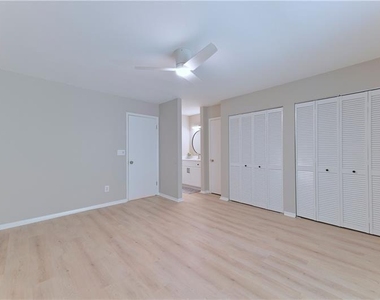 2179 Surrey Court Se - Photo Thumbnail 20