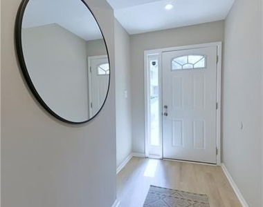 2179 Surrey Court Se - Photo Thumbnail 2