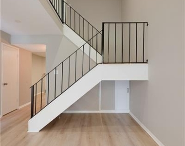 2179 Surrey Court Se - Photo Thumbnail 7
