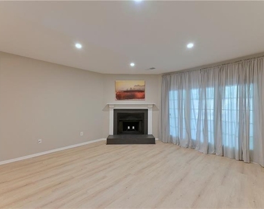 2179 Surrey Court Se - Photo Thumbnail 12