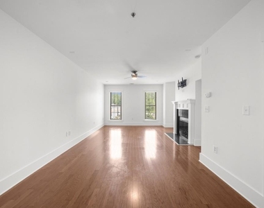 2360 Logan Circle Ne - Photo Thumbnail 13