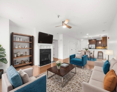 2360 Logan Circle Ne - Photo Thumbnail 2