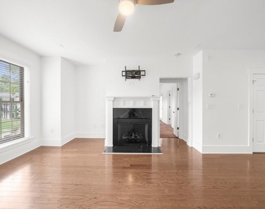2360 Logan Circle Ne - Photo Thumbnail 16