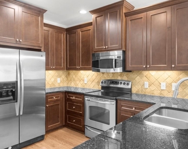 2360 Logan Circle Ne - Photo Thumbnail 10