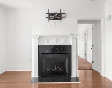 2360 Logan Circle Ne - Photo Thumbnail 17