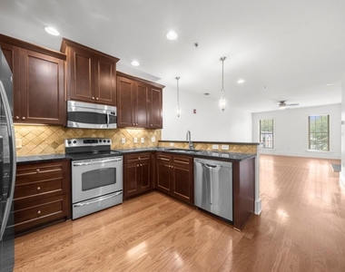 2360 Logan Circle Ne - Photo Thumbnail 6
