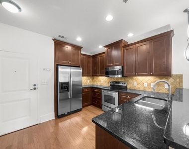 2360 Logan Circle Ne - Photo Thumbnail 9