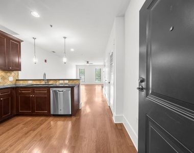 2360 Logan Circle Ne - Photo Thumbnail 5