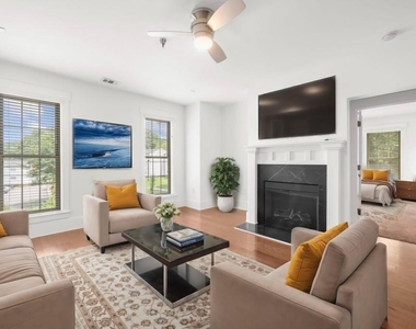 2360 Logan Circle Ne - Photo Thumbnail 1