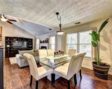 3940 Piper Glen Drive - Photo Thumbnail 6