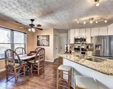 3940 Piper Glen Drive - Photo Thumbnail 7
