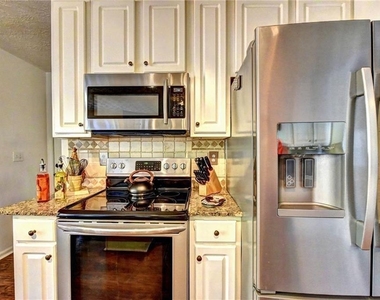 3940 Piper Glen Drive - Photo Thumbnail 13