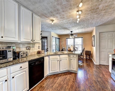 3940 Piper Glen Drive - Photo Thumbnail 14